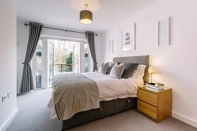 Comment optimiser le rangement avec un lit transformable